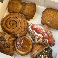 URT bread box with 6 choices. 1 bread is given by owner on the house. Thank you so much!   at URT 유알티 in Seoul