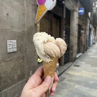 Hazelnut & cinnamon flavors  at Gocce di Latte Vegana in Barcelona