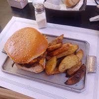 Hamburguesas veganas at La Vereda in Buenos Aires