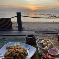 Pad Thai und Frühlingsrollen  at Freeway 420 Bar Koh Lanta in Koh Lanta