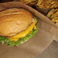 Cheeseburger at VINCENT in Munich