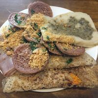 Set banh thap cam at Khai Minh 1 in Ho Chi Minh City