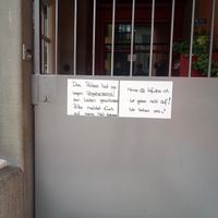 Signs stating that the Police closed the shop at Tofulino in Winterthur