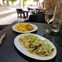 Tacos mit Kohl und Pilze/ Fritten ( waren am besten) mit Currypatty at A Catriña  in A Coruna