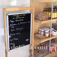 El menú de ese día lo tienen en la entrada de la tienda. at La Flor De La Vida in Tijuana