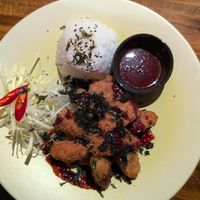 Rau Schien - Tempura Gemüse, junge Jackfrucht, Reis und hausgemachte koreanische Soße at HQ Rosenheim in Rosenheim