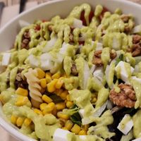 Ensalada de pasta con salsa de aguacate at Sol Veggie in Logrono