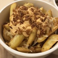 Patatas de domingo (fried potatoes with vegan sriracha mayonnaise, facon and vegan cheese)  at Sol Veggie in Logrono