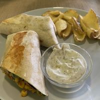 Shawarma with Heura + so good fries and delicious garlic sauce at Sol Veggie in Logrono