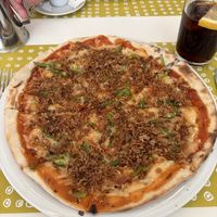 Vegane Pizza mit Paprika und Röstzwiebeln  at Pizzarte in Aveiro