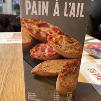 Pain à l’ail nature 🌱  at Pizza Hut - Boulevard André Delvaux in Mons