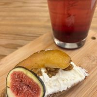 Vegetarian and beer  at Pienza Aperitivo in Lyon