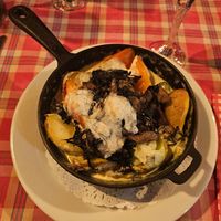 Le poêlon végan croquignols (beignet) à loignon ,fromage vegan pommes de terre, legumes, champignons at Restaurant Au Relais in Riquewihr