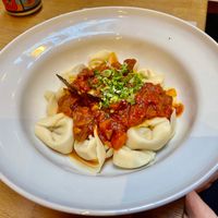 Tortelloni met mediterraanse vulling en tomaat-groentensaus at Kosmopoliet in Bruges