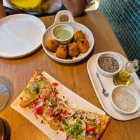 Bruschetta und Wakame Kroketten auch ein Blast! at Kosmopoliet in Bruges