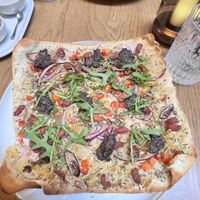 Flammkuchen und Austernpilz Burger  at Kosmopoliet in Bruges