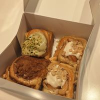 Schneckennudeln in den veganen Sorten Spekulatius , Pistazie und  2x Macadamia at Cinnamood in Heidelberg