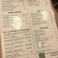 La carta del restaurante, los símbolos son platos veganos o con opción vegana  at Tierra del Queiles in Madrid