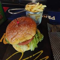 Hamburger Vegan at Vila North 77 in Porto Moniz