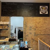 Alles außer Nummer 4 und 5 sind vegetarisch oder vegan  at East Side Burrito in Berlin