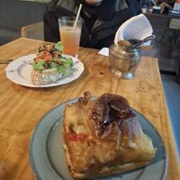 Tostón y tostado con pan de focaccia at Bulevardo  in Montevideo