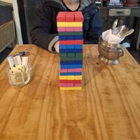 Uno de los juegos que tienen disponibles, atrás hay otras cajas también at Bulevardo  in Montevideo