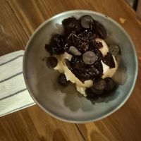 Panna Cotta mit Schokodrops und Frucht   at Tamerice - Osteria Vegetale in Livorno