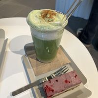 Pumpkin spice flavored matcha and Epique Raw slice  at Neosociety  in Munich