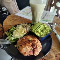 Tortita de papa y chorizo, arroz al cilantro, ensalada y agua de horchata! Muy muy bueno! at Veggie Sweet Point in Mexico City