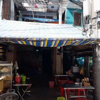 Looking in at Út Phượng in Ho Chi Minh City