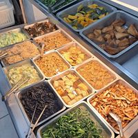 Selection of dishes to choose from at Yanping Street - 延平街 in Hualien