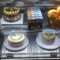 מבחר עוגות טבעוניות at Cook and Book 쿡앤북 in Seoul