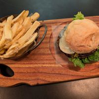 Vegan burger with vegan cheese at Jyglo in Trelew
