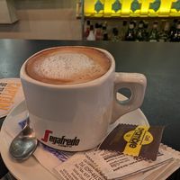 Café latte with almond milk at Jyglo in Trelew