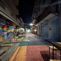 Straße mit sitzgelegenheiten   at Chez Louisa in Fort-de-france