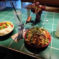 Chili sin carne, Holunder lemonade and kimchi tuna bowl, mint ice tea at Kaspar Schmauser in Essen