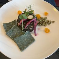 Entrée prise par mon accompagnant : Tartare d'algues coupé au couteau, condiments acidulés, crackers au lin  at 42 Degrés in Paris