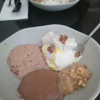 La deuxième assiette de dessert (crème de cajou, crème de caroube, mousse chocolat et crème banane cacahuète) at 42 Degrés in Paris