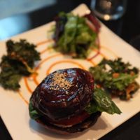 Raw portobello burger at 42 Degrés in Paris