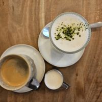 Café creme & Matcha Latte with oat milk at Boho Brunch Café in Dusseldorf