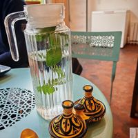 Salt, peper and filtered water at Houmous Jo in Montreuil