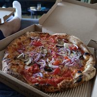 Vegane Pizza mit Aubergine, Zwiebel und Kirschtomaten at Bohemia in Bensheim