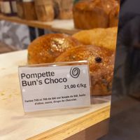 buns with chocolate at NEO in Ceret