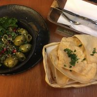 Marinierte Oliven, würzig & leicht-scharf eingelegt (vegan,glutenfrei) & Papadams
- Knusprige Cracker aus Kichererbsen- & Linsenmehl (vegan,glutenfrei) at Das Reiskorn in Stuttgart