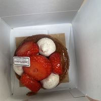 strawberry tart  at Land & Monkeys - Les Halles in Paris