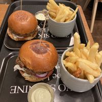 Beyond Smash Burger, Fries with Aioli  at Streetfood269 - Eschersheimer Landstraße in Frankfurt