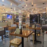 Lugar acogedor y tranquilo para tomar un buen café at Quechua's House - Specialty Coffee Roasters in Cusco