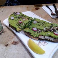 Avocado Toast + Matcha Latte (all vegan) at Le Pain Quotidien - Lepic in Paris