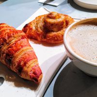 Croissant, cinnamon roll and flat white (all vegan) at Le Pain Quotidien - Marais in Paris