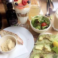 avocado toats, hummus and salad  at Le Pain Quotidien - Marais in Paris